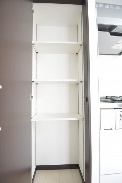 キッチン横収納