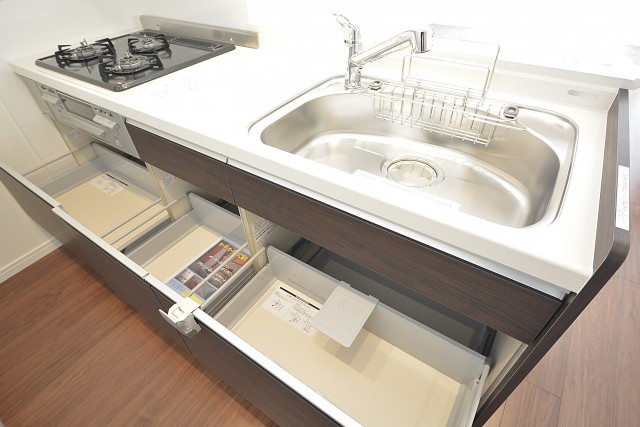 朝日白山マンション　キッチン収納