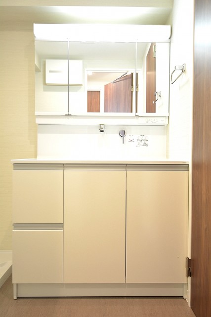 朝日白山マンション　洗面化粧台