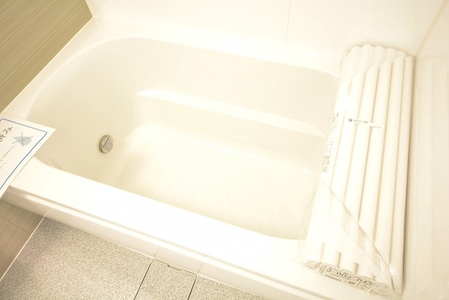 朝日白山マンション　追い焚き機能と浴室換気乾燥機付きバスルーム