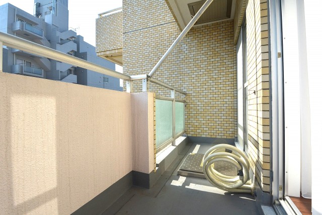 朝日白山マンション　南向きの陽当たりのよいバルコニー