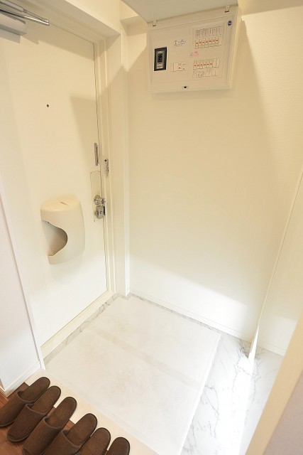 ストークマンション三田　明るい玄関ホール