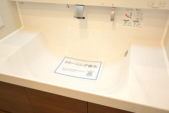 ストークマンション三田　お手入れが楽なカウンター一体型洗面ボウル