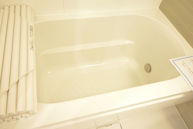 ストークマンション三田　追い焚きと浴室換気乾燥機能付きのバスルーム