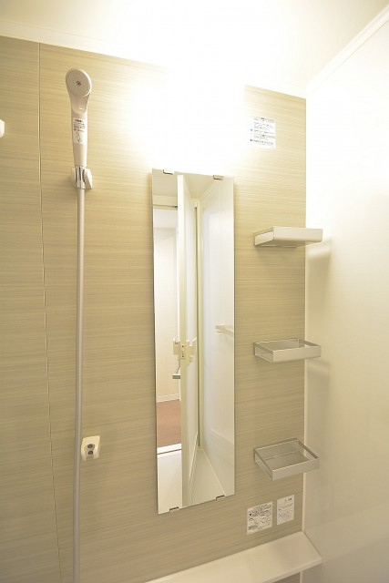 ストークマンション三田　追い焚きと浴室換気乾燥機能付きのバスルーム