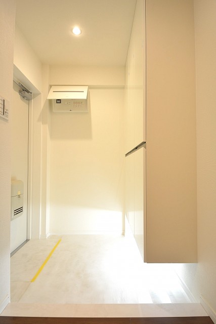 ハイツ日本橋中洲　明るい玄関ホール