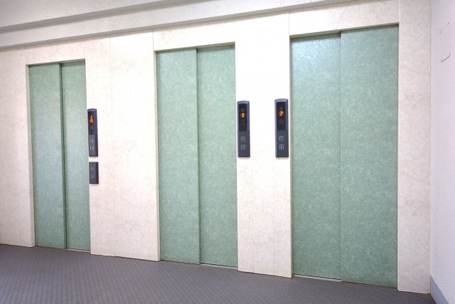 エレベーターは合計3基