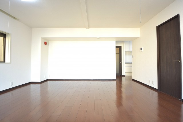 クレール麹町　約14畳の広びろリビングダイニング