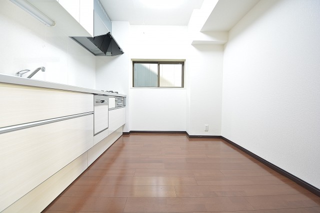 クレール麹町　約4.7畳の独立したキッチンスペース