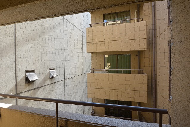 クレール麹町　約9.1畳の洋室側のバルコニーからの眺望