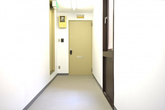 クレール麹町　玄関前