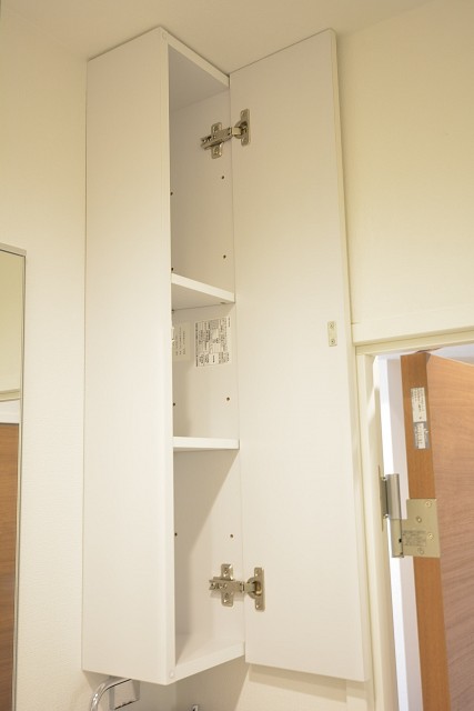 リア・マンシオン晴海　洗面化粧台横の収納