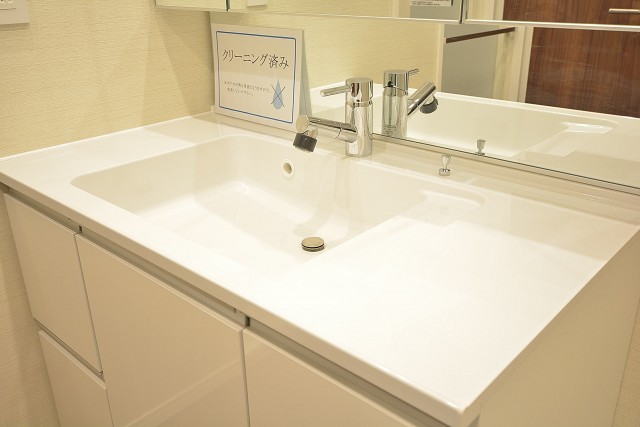 明石町アビタシオン　スタイリッシュなスクエア型洗面ボウル