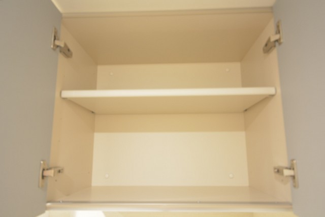 明石町アビタシオン　洗濯機置場上の収納