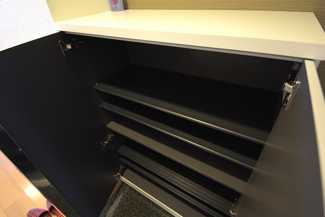 大森パークハイツ　上がカウンターになっているシューズＢＯＸ