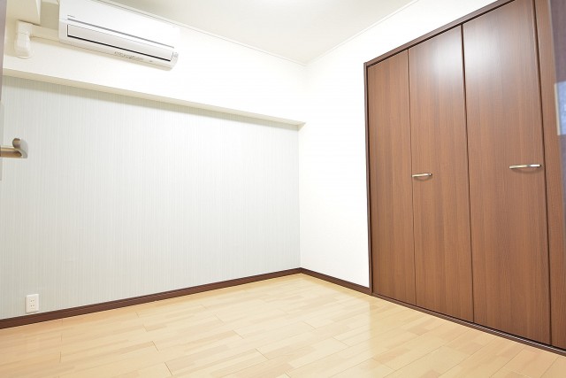 大森パークハイツ　約4.5畳の洋室はエアコン設置済み