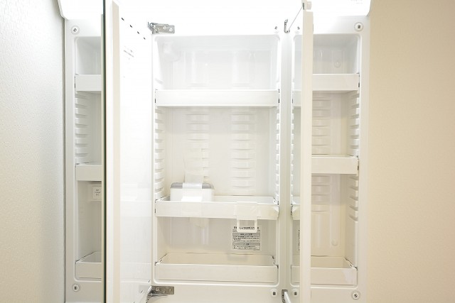 大森パークハイツ　3面鏡の裏は一面収納です