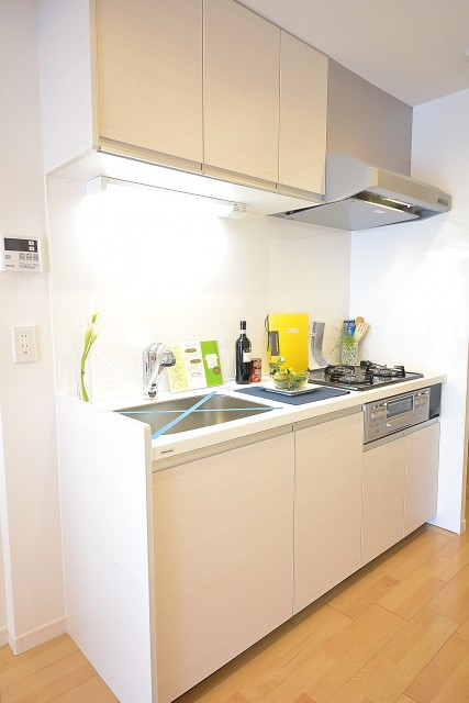 秀和南品川レジデンス　3口コンロのシステムキッチン