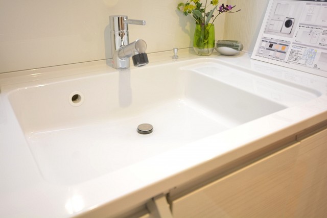 秀和南品川レジデンス　お手入れしやすいカウンタ一体型洗面ボウル