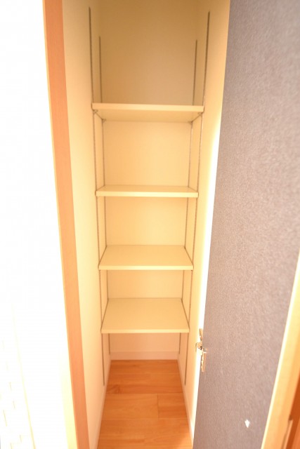 松濤ハウス　廊下収納