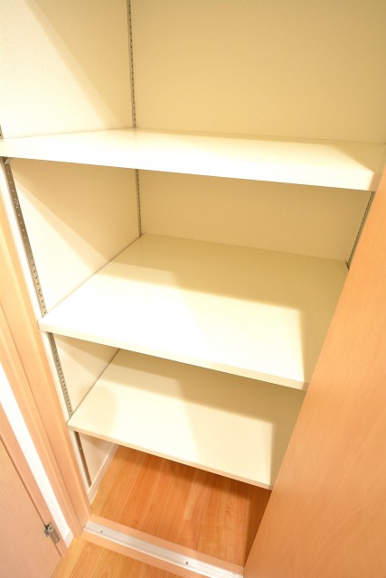 松濤ハウス　棚の高さが変えられます