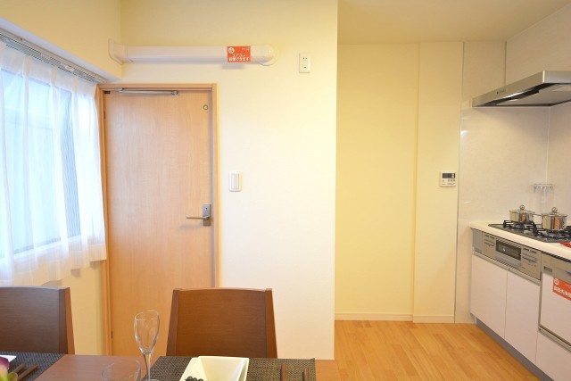 松濤ハウス　洗面室の扉