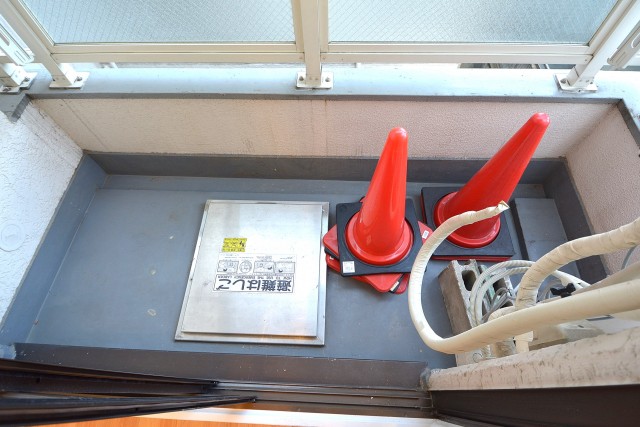 松濤ハウス　約2.76㎡のバルコニー