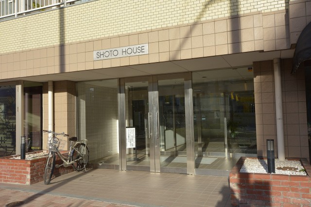 松濤ハウス　夜間オートロックあり