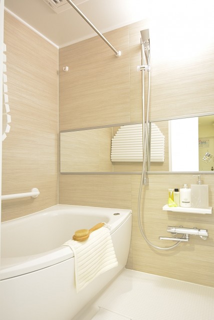 三田富洋ハイツ　追い焚きと浴室乾燥機能付きのバスルーム