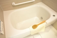 三田富洋ハイツ　追い焚きと浴室乾燥機能付きのバスルーム