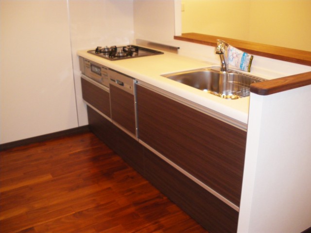 食洗機と水栓に浄水器内蔵のシステムキッチン