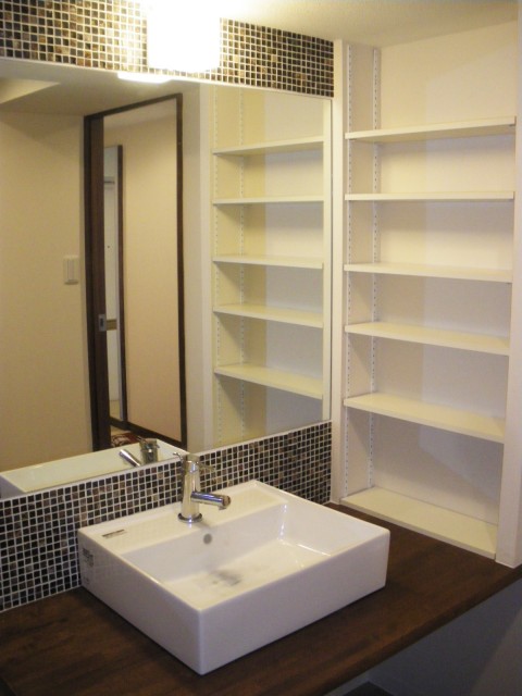 モザイクタイルがカッコイイ洗面化粧台