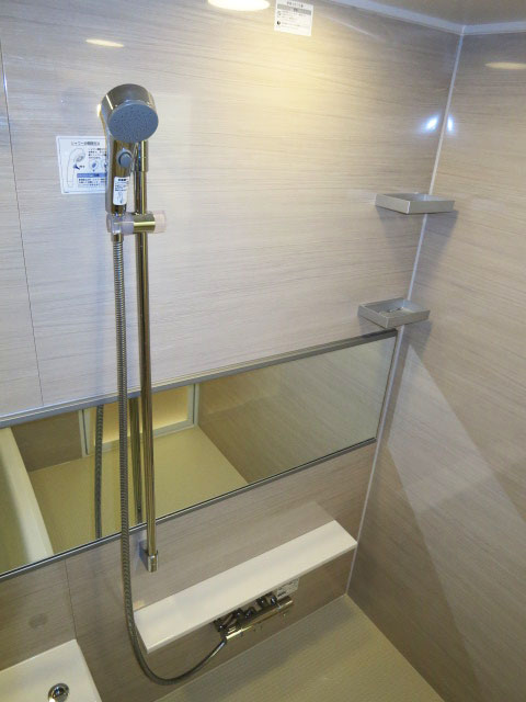 バスルームも広々