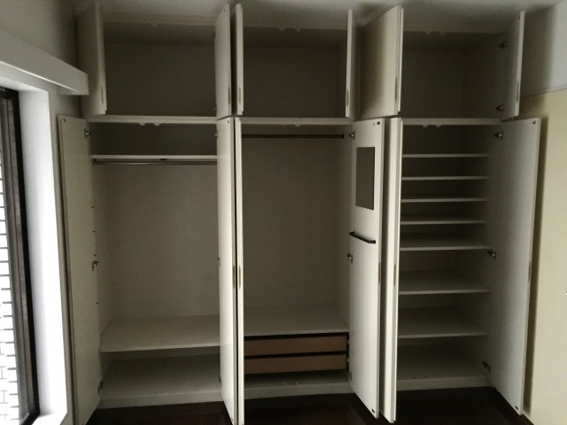 マンションフロイント麻布　洋室約7.5帖収納