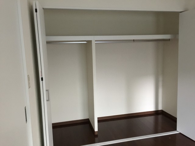 マンションフロイント麻布　洋室約6帖収納