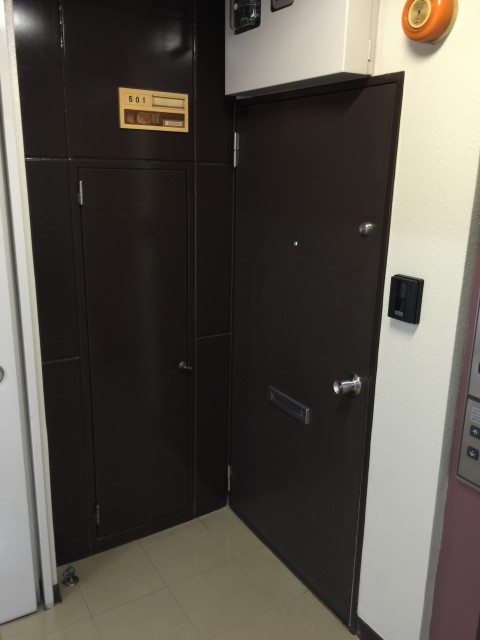 柿の木坂スカイマンション　玄関前