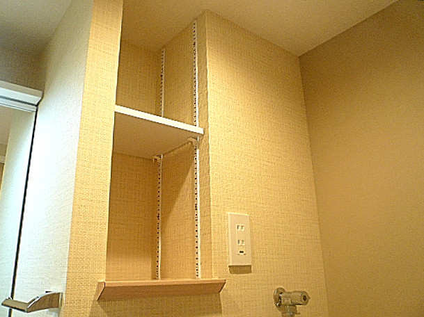 チュリス氷川坂　サニタリールーム　収納棚　312