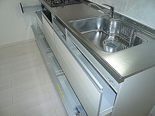 システムキッチン　スライド式収納