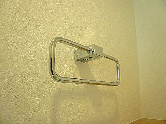 ウォシュレット付トイレ　タオルハンガー