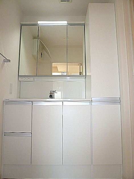 ホワイトな洗面化粧台