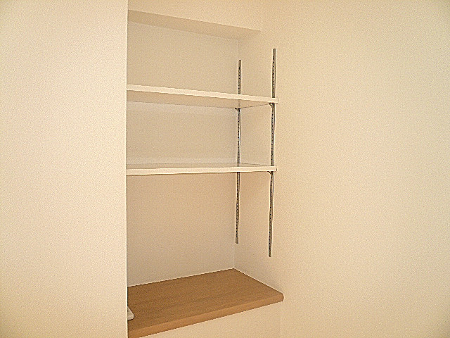 洋室6.6帖　収納棚