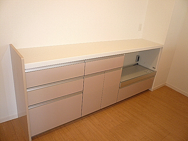 キッチン　カウンター収納　