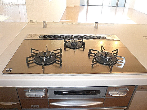 キッチン　3口コンロ
