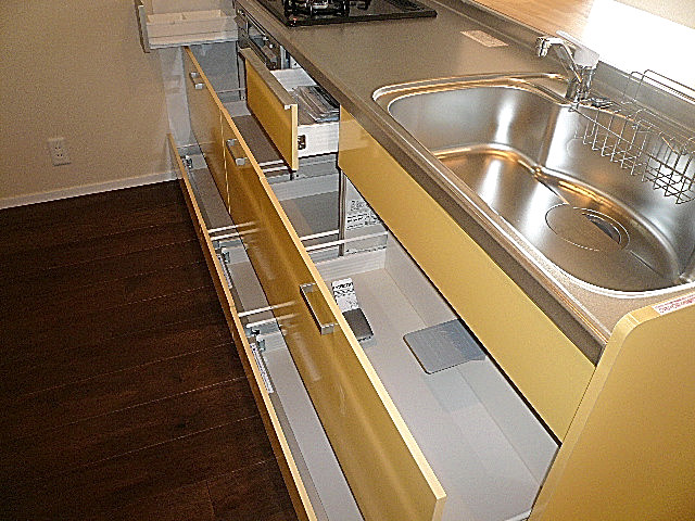 原宿ニュースカイハイツ　スライド式収納