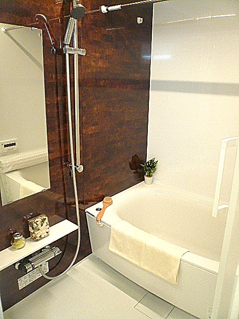 グリーンキャピタル広尾　シックなバスルーム。