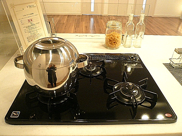 グリーンキャピタル広尾　高級感あるシステムキッチン