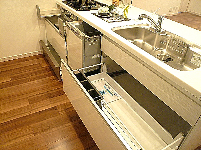 グリーンキャピタル広尾　嬉しいスライド式収納