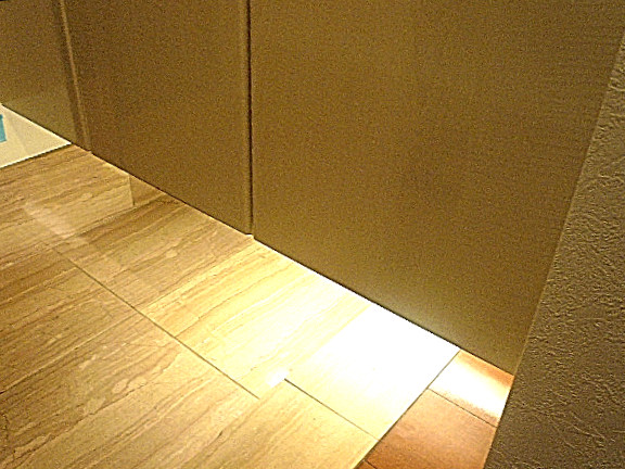 玄関　フットライト