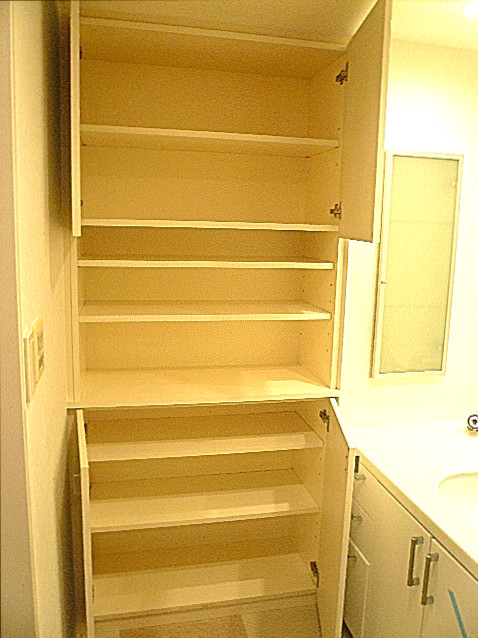 サニタリールーム　収納棚