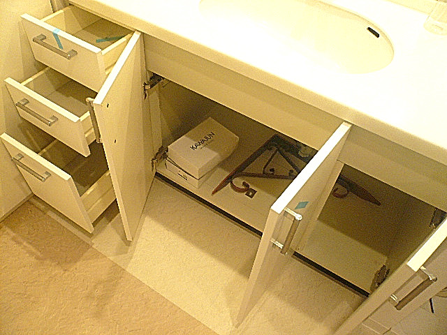 洗面化粧台　収納